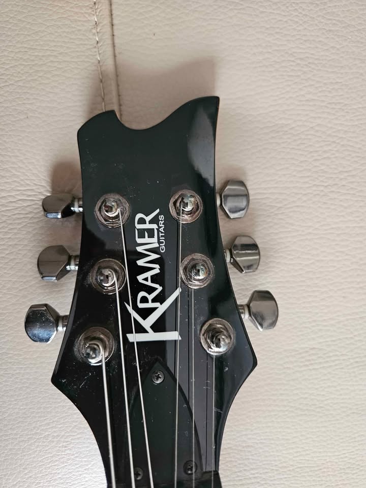 Kramer Electric Guitar - photo 2