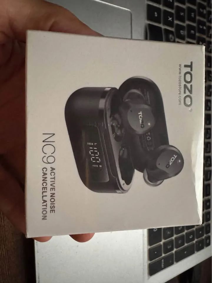 Hybrid Active Noise Cancelling Wireless Earbuds image indicator(7)