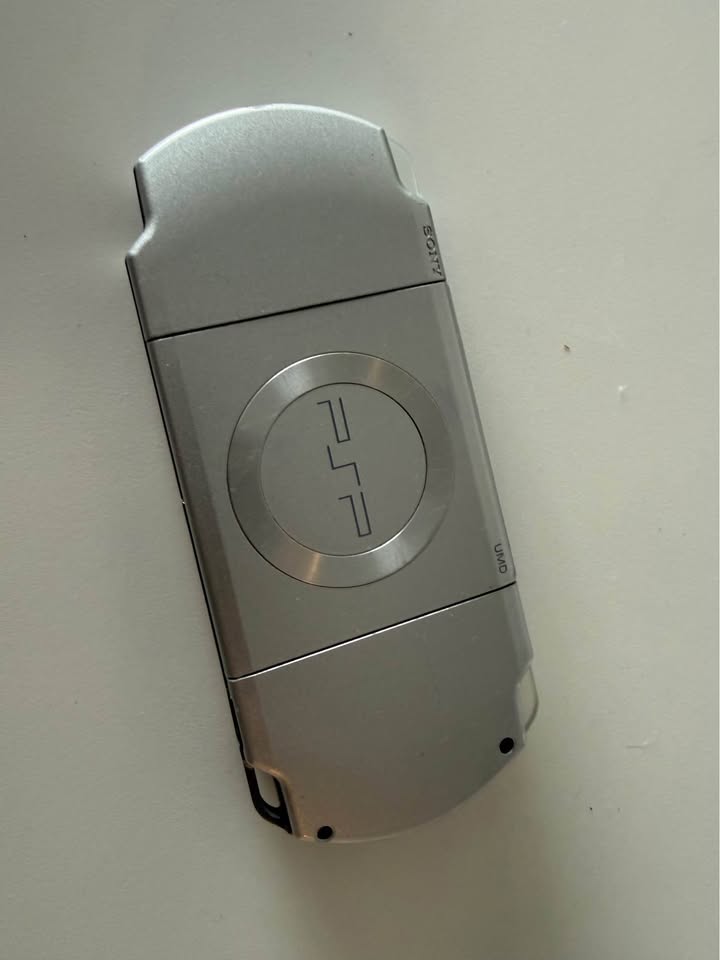 SONY PSP 2000 Pearl White Console only - photo 2