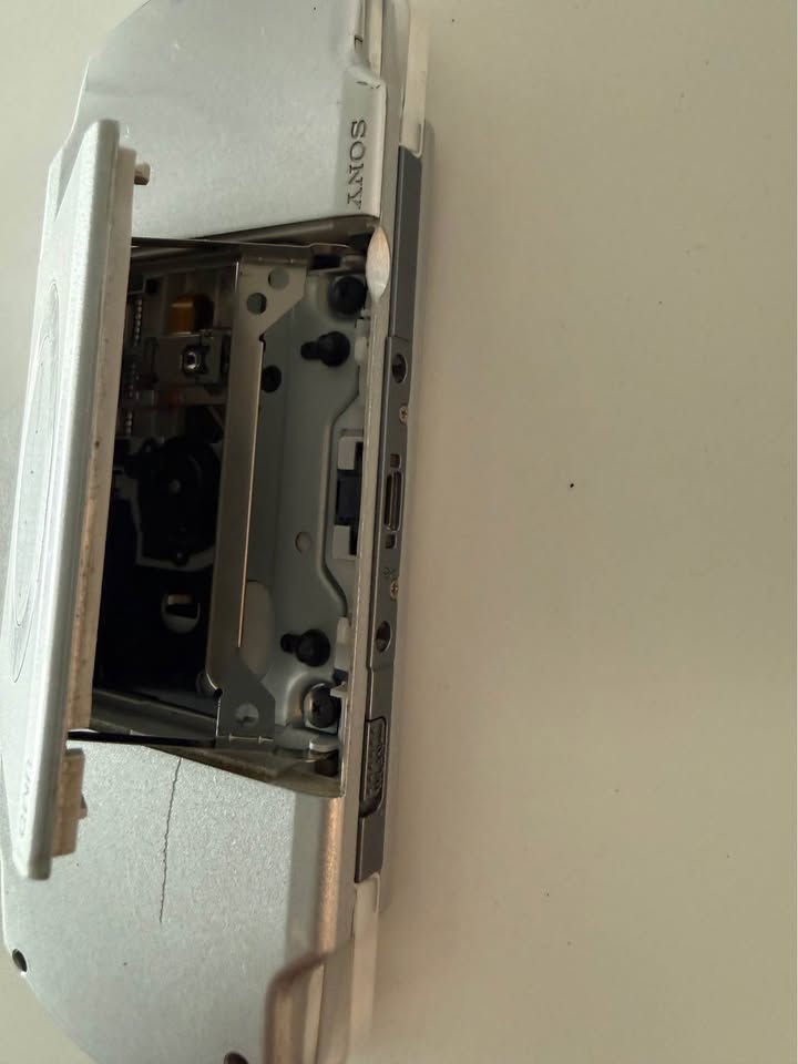 SONY PSP 2000 Pearl White Console only - photo 3