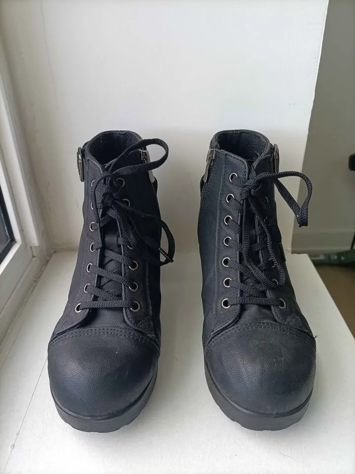 ‼️NEED GONE ASAP‼️Black Ankle Chunky Heeled Boots image indicator(2)