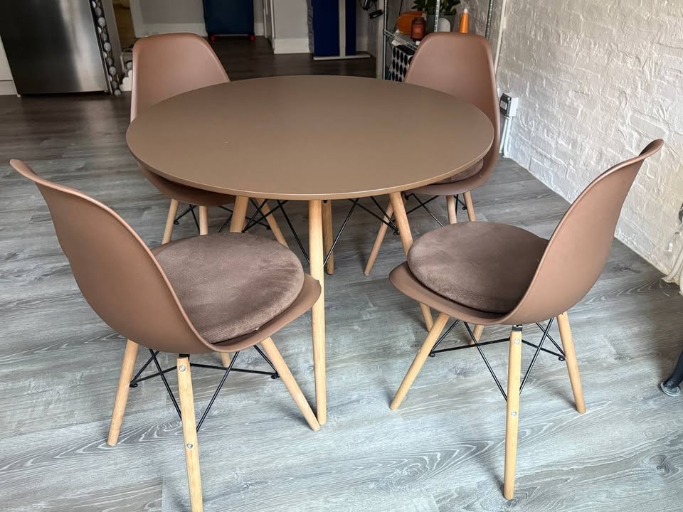 Modern Round 5-Piece Dining Set - 4 Chairs & Table - Great Condi - photo 2