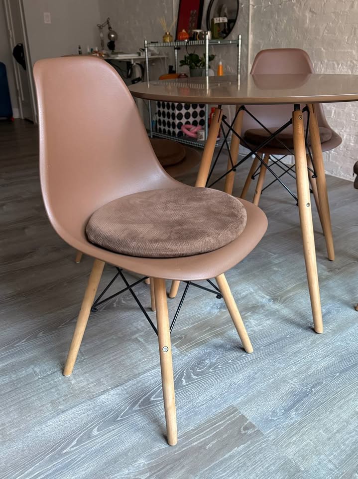 Modern Round 5-Piece Dining Set - 4 Chairs & Table - Great Condi - photo 4