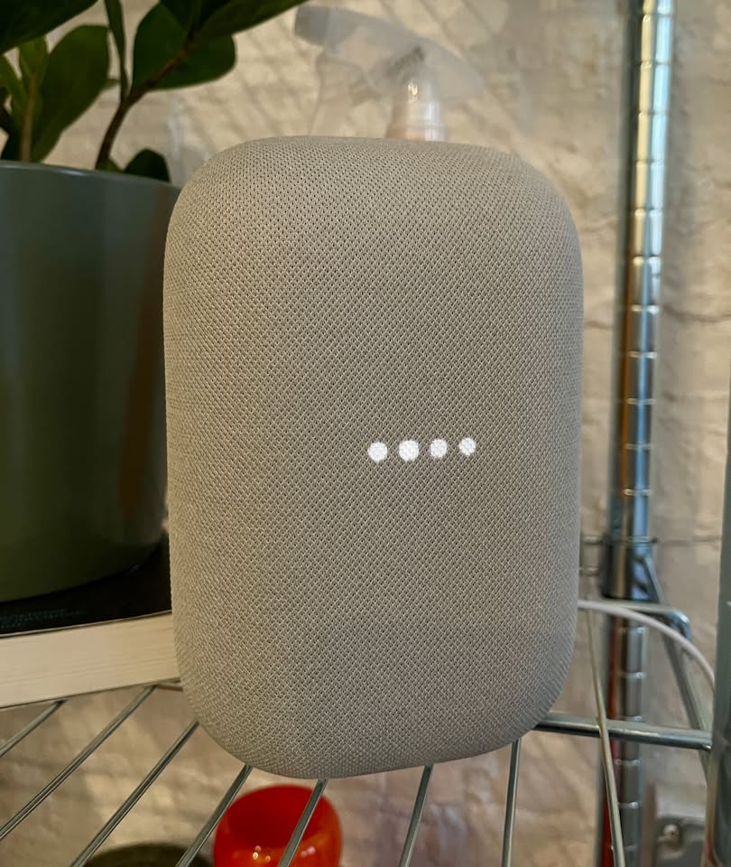 Google Nest Audio (Chalk) - Like New - photo 2