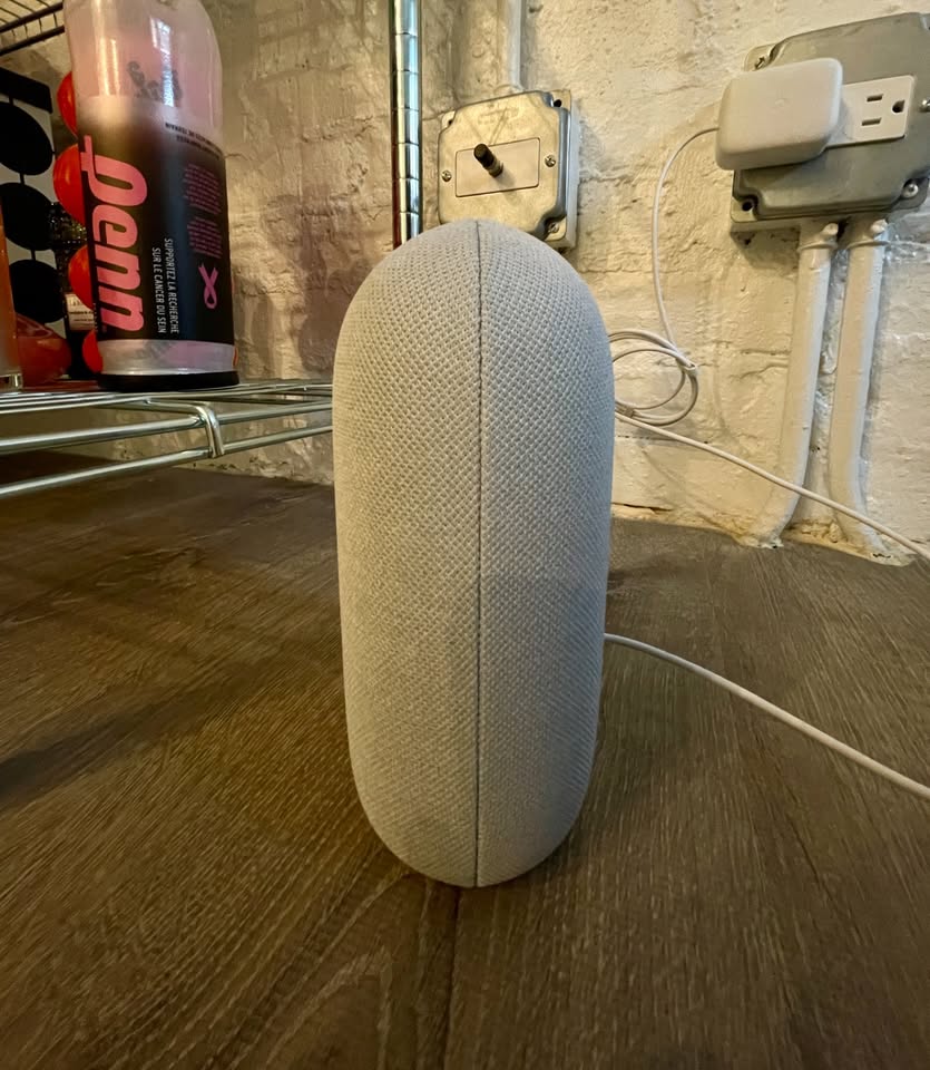 Google Nest Audio (Chalk) - Like New - photo 5