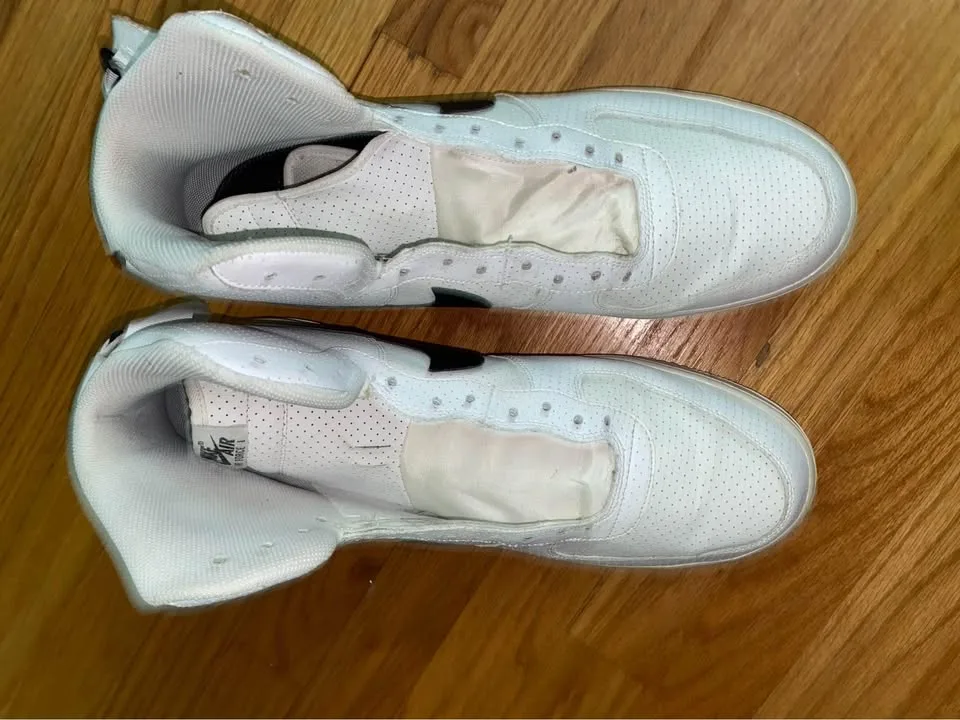 Scoop Some Sizable Sneakers! image indicator(5)