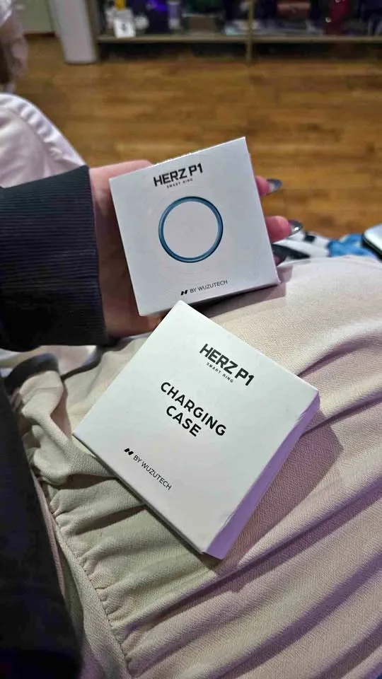 HERZ P1 SMART RING SIZE 7 NEW AND SEALED w/ charging case