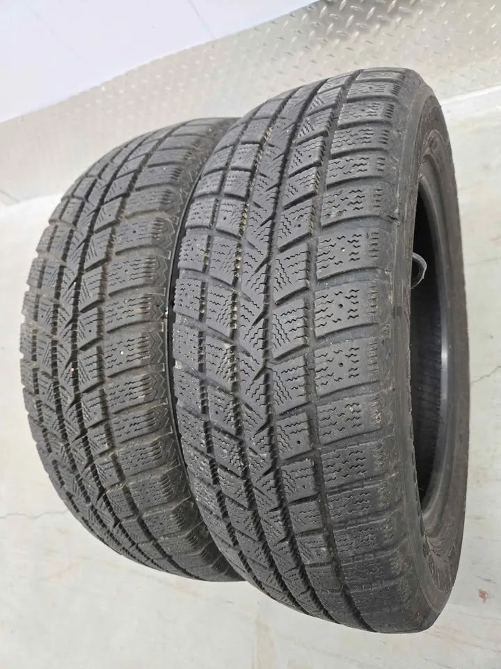 Goodyear Winter Command Tires- 195/60R15 image indicator(2)