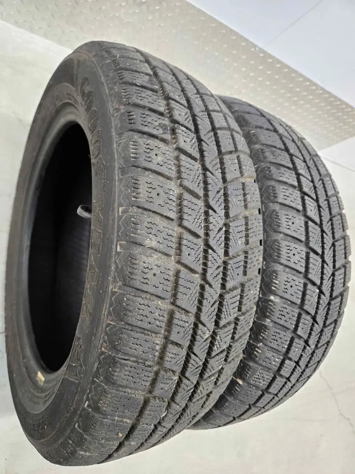 Goodyear Winter Command Tires- 195/60R15 image indicator(3)