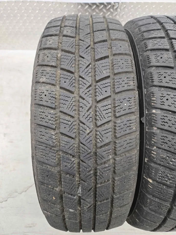 Goodyear Winter Command Tires- 195/60R15 image indicator(4)