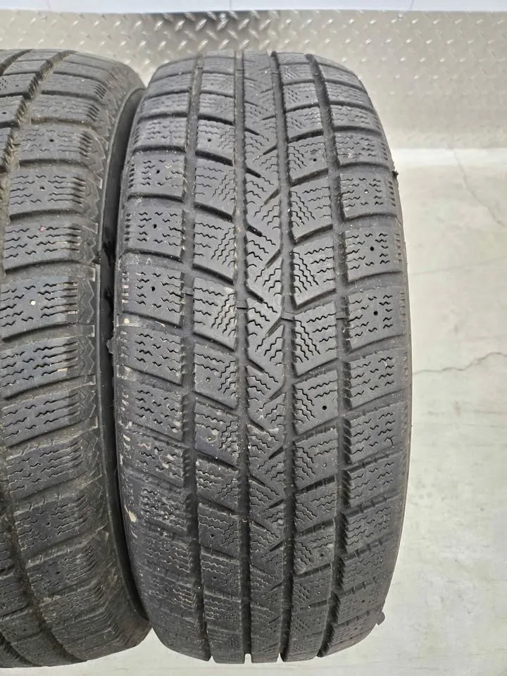 Goodyear Winter Command Tires- 195/60R15 image indicator(5)