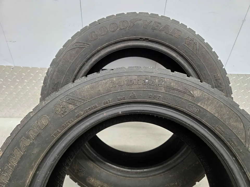 Goodyear Winter Command Tires- 195/60R15 image indicator(10)