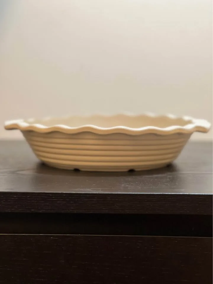 Pampered Chef Pie Plate - New Traditions Collection 9” image indicator(2)