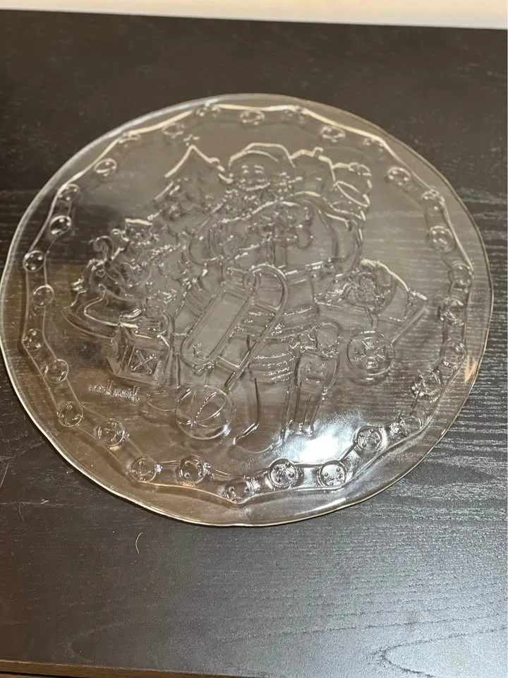 Neiman Marcus Embossed Glass Christmas Platter 90’s image indicator(3)
