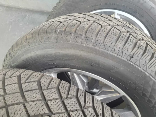 Audi Q5 Winter Tires on Rims image indicator(4)
