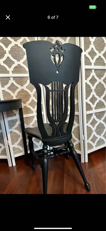 Folding Room Divider / Photo Backdrop - White & Beige Quatrefoil image indicator(6)