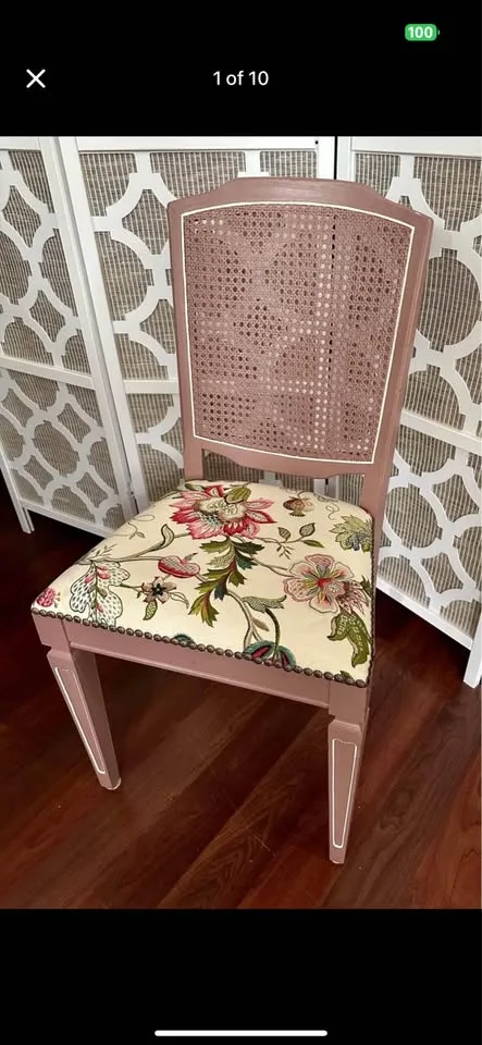 Folding Room Divider / Photo Backdrop - White & Beige Quatrefoil image indicator(7)