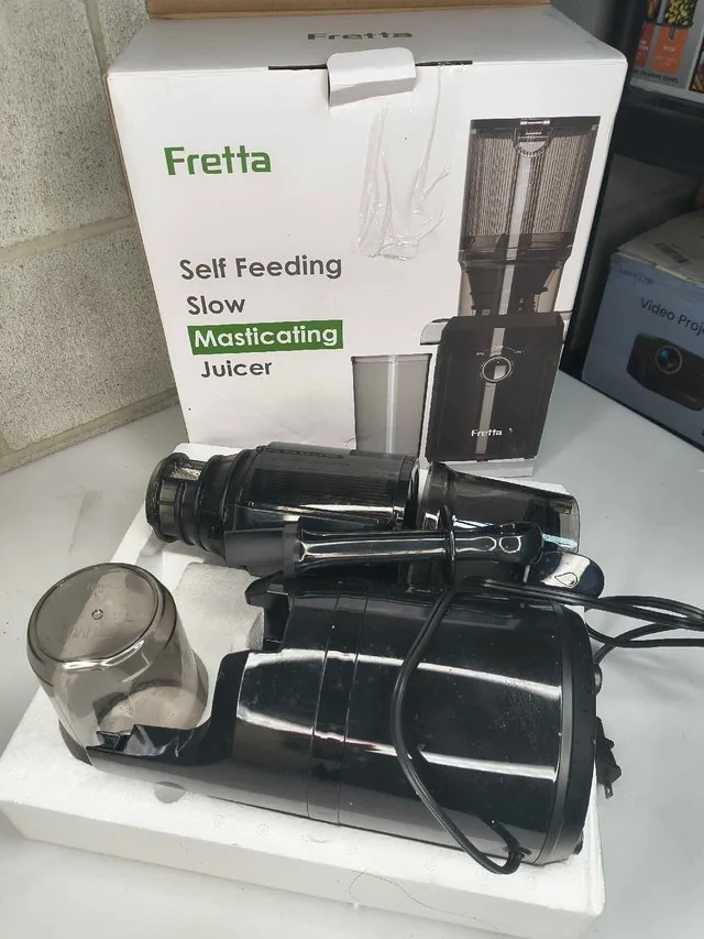 Fretta Slow Masticating Juicer – 4.25" Wide Chute, 200W image indicator(3)