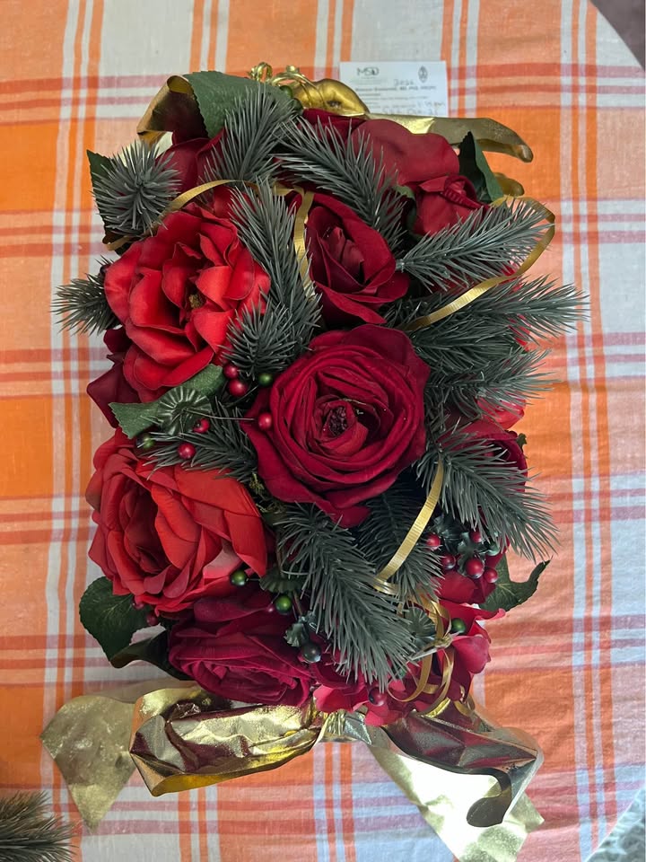 Rose Bouquet Planters - photo 3