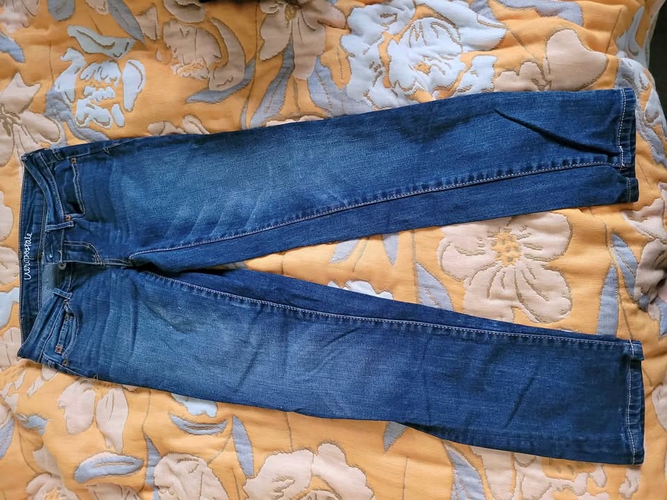 Aeropostale Bayla Skinny Crop