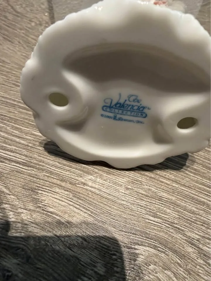 The Valencia Collection Roman Inc. Porcelain Bride & Groom Figur image indicator(3)