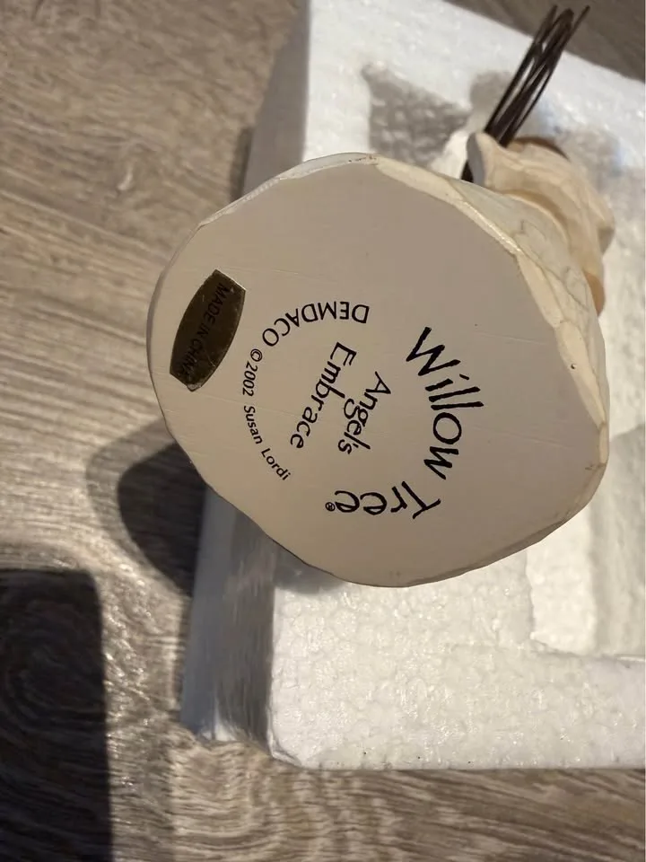 Willow Tree Angel of Friendship, Angel Carrying Dog image indicator(2)