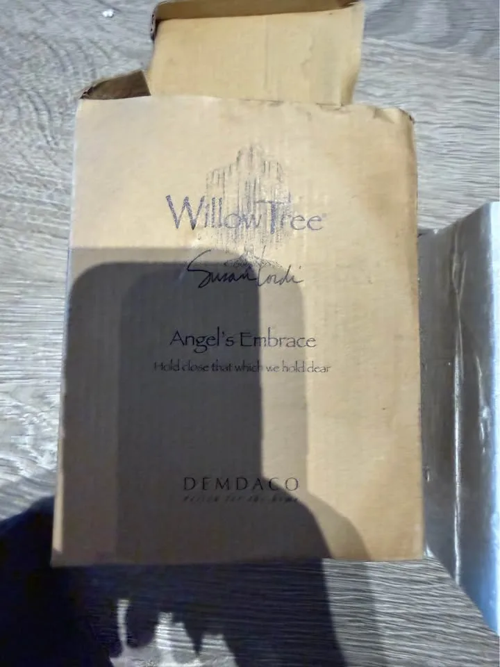 Willow Tree Angel of Friendship, Angel Carrying Dog image indicator(3)