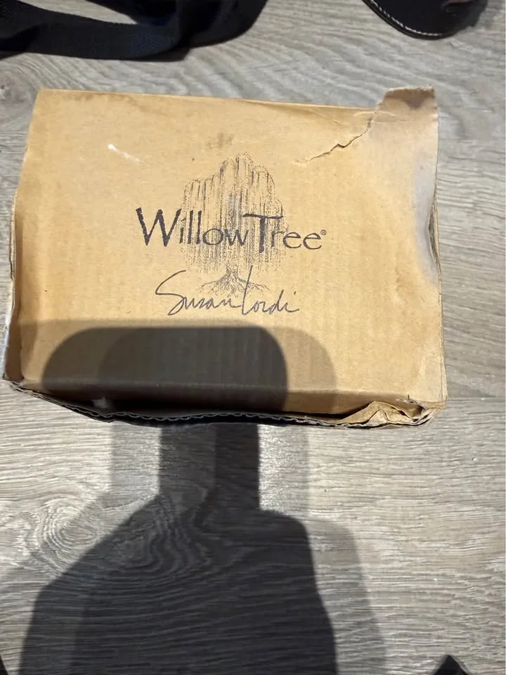 Willow Tree Angel of Friendship, Angel Carrying Dog image indicator(4)