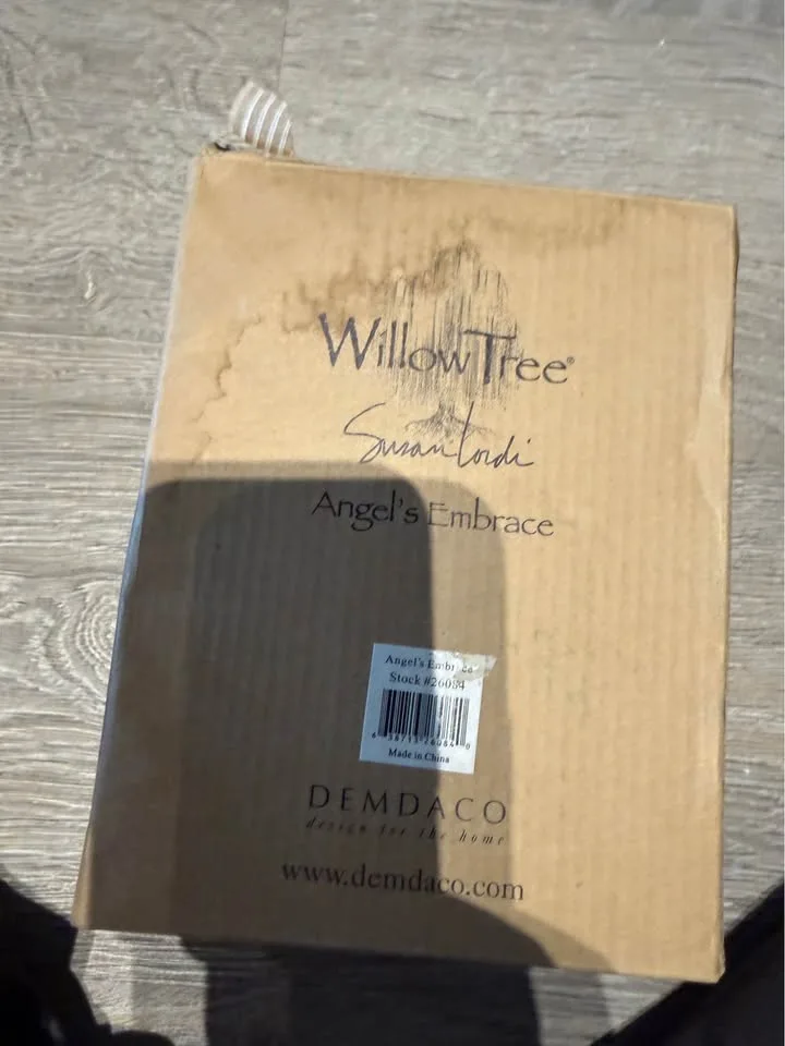 Willow Tree Angel of Friendship, Angel Carrying Dog image indicator(5)