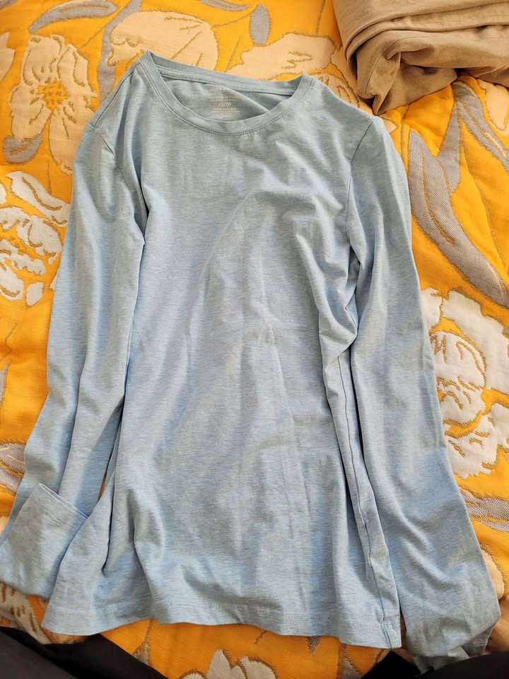 Lord & Taylor long-sleeve t-shirt