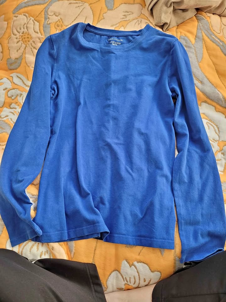Lord & Taylor long-sleeve t-shirt