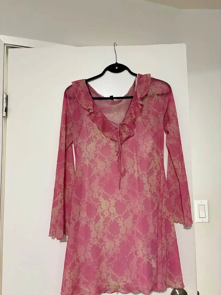 Mesh pink mini skirt