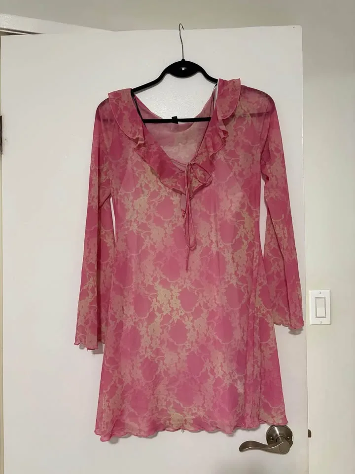 Mesh pink mini skirt image indicator(2)