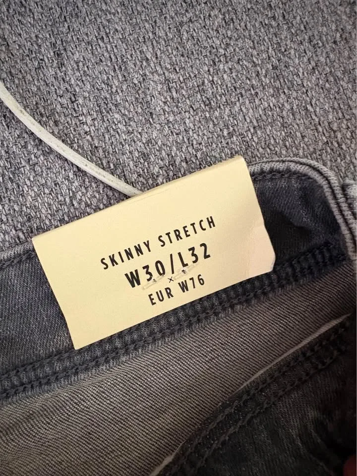 Men’s skinny jeans image indicator(2)