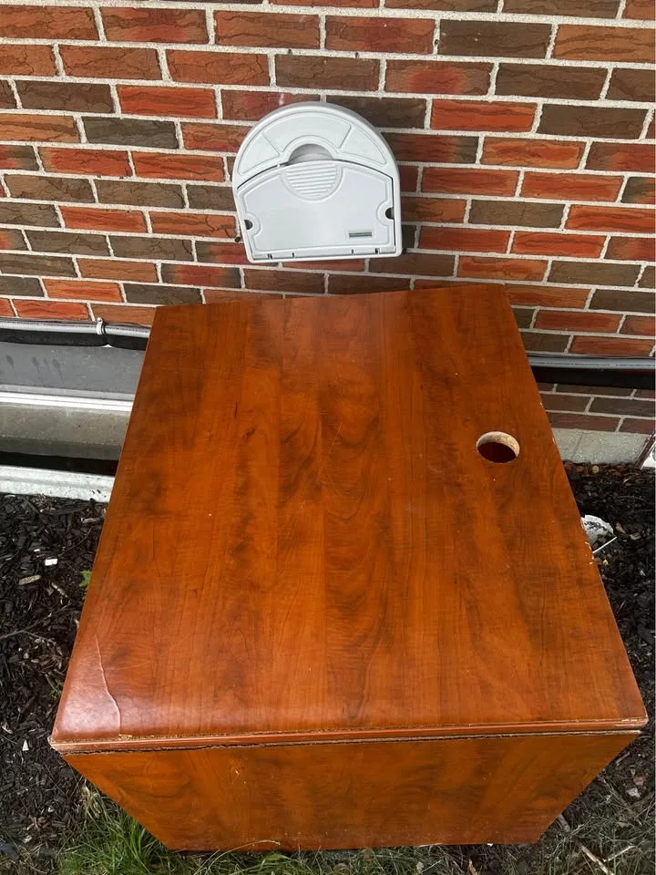 Sturdy Wooden Desk - Pickup image indicator(2)