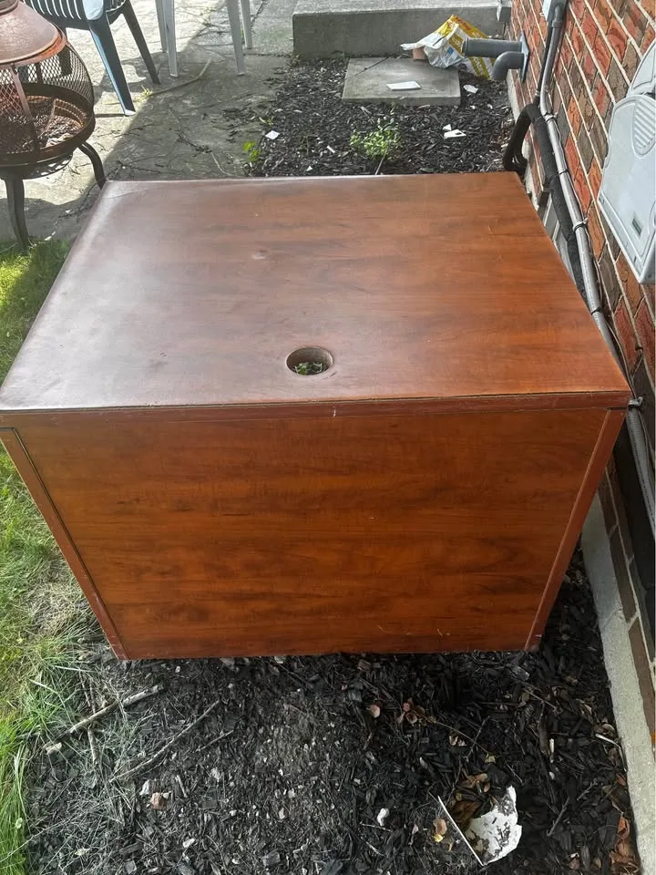 Sturdy Wooden Desk - Pickup image indicator(3)