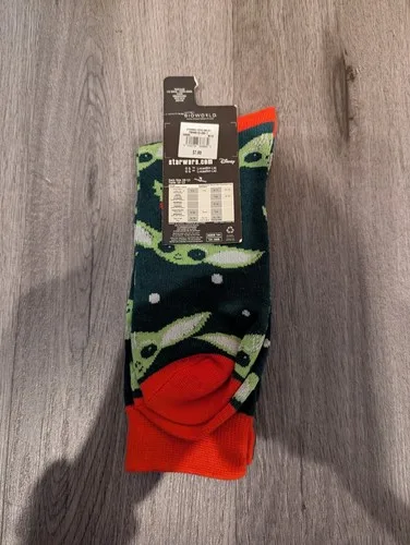 Star Wars Mandalorian Baby Yoda Christmas Socks (Size 10-13) image indicator(2)