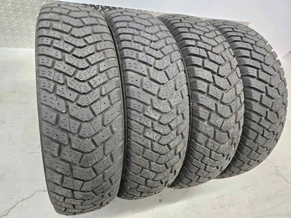 Goodyear Ultra Grip Winter Tires- 185/75R14 image indicator(2)