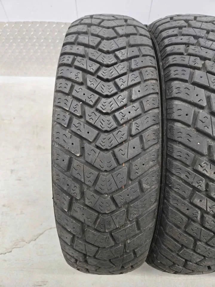 Goodyear Ultra Grip Winter Tires- 185/75R14 image indicator(3)