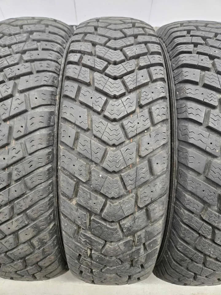 Goodyear Ultra Grip Winter Tires- 185/75R14 image indicator(5)