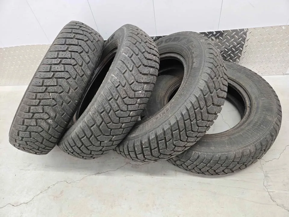 Goodyear Ultra Grip Winter Tires- 185/75R14 image indicator(8)