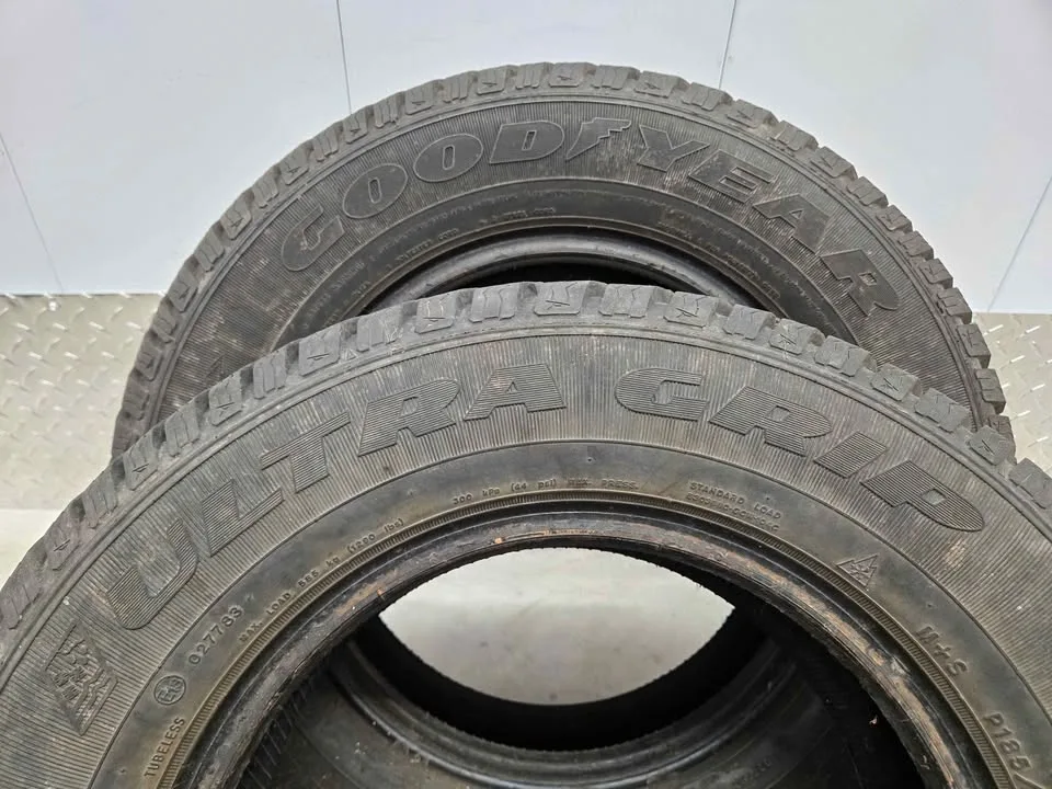 Goodyear Ultra Grip Winter Tires- 185/75R14 image indicator(9)