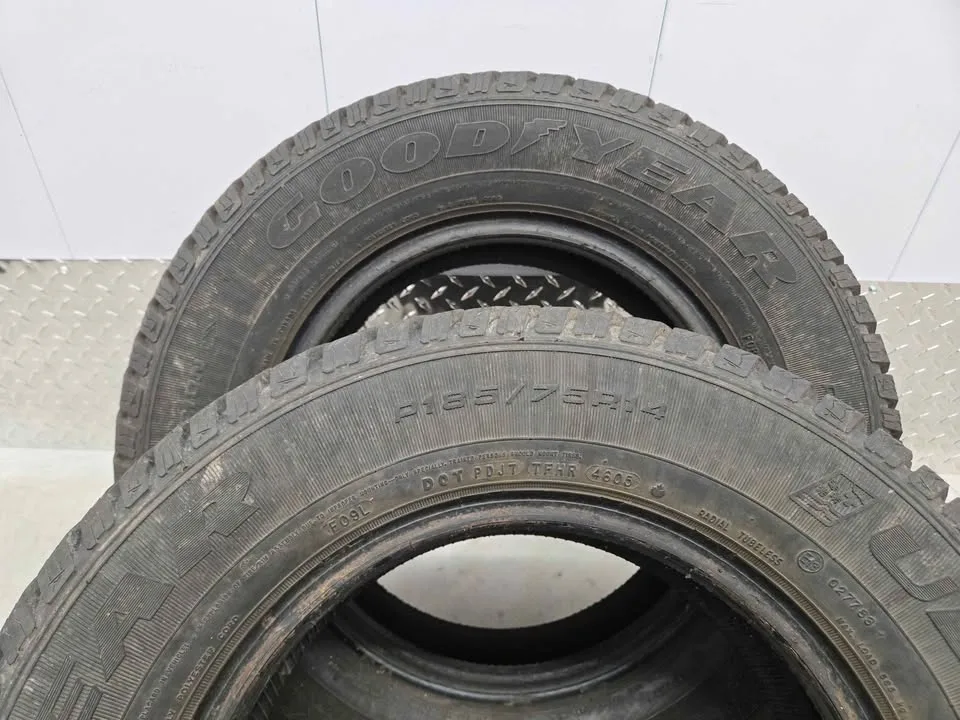 Goodyear Ultra Grip Winter Tires- 185/75R14 image indicator(10)