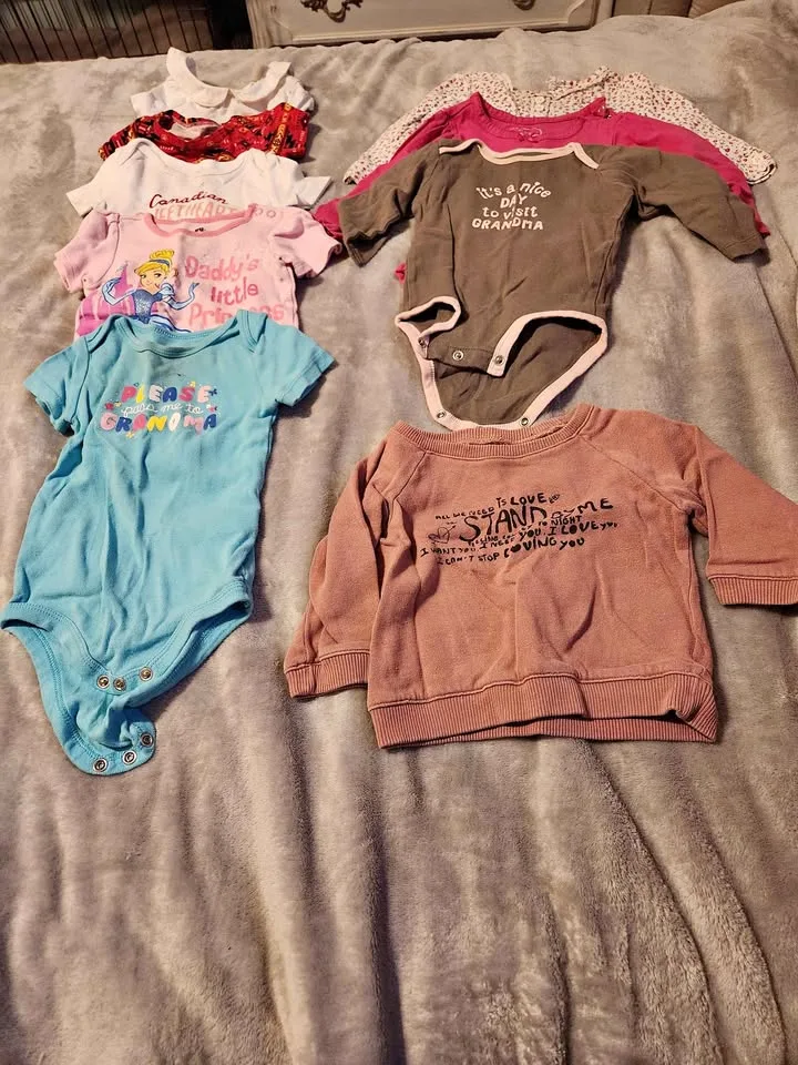 Baby Clothes Lot size 6-12M