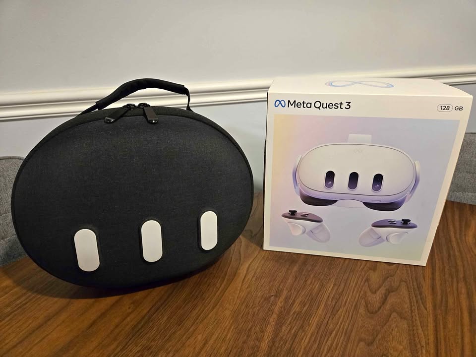 Meta Quest 3, 128GB (Like New) Carrying Case & Box