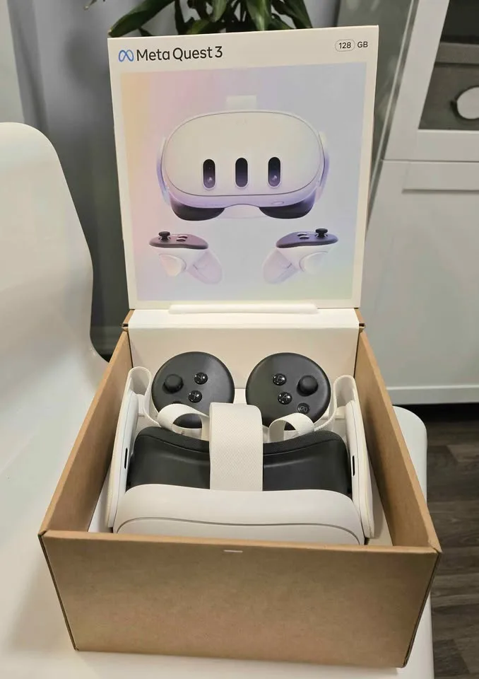 Meta Quest 3, 128GB (Like New) Carrying Case & Box image indicator(3)