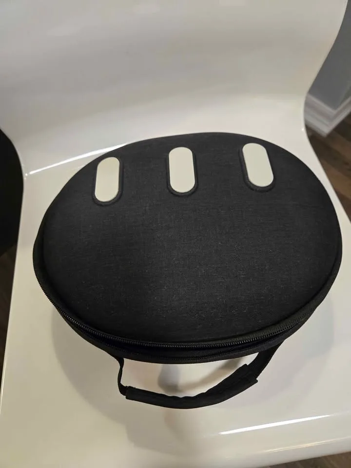 Meta Quest 3, 128GB (Like New) Carrying Case & Box image indicator(4)