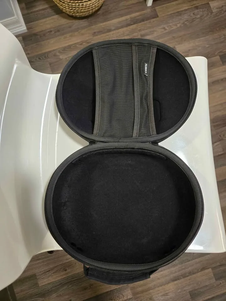 Meta Quest 3, 128GB (Like New) Carrying Case & Box image indicator(6)