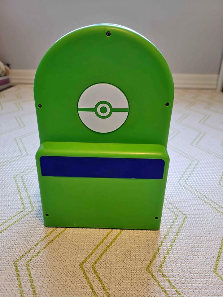 Pokémon Carry Case Playset backpack, figurines NOT included