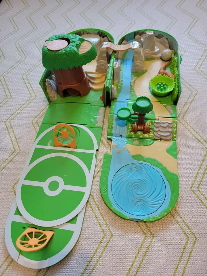 Pokémon Carry Case Playset backpack, figurines NOT included image indicator(9)